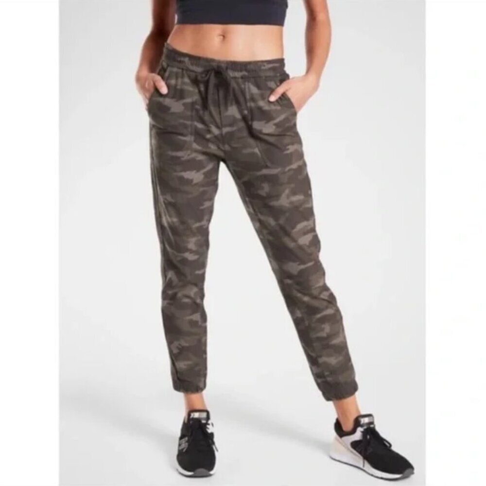 Athleta Camo Farallon Joggers Sz 6 Petite